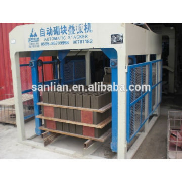 Nuevo bloque de hormigón hueco móvil que hace la máquina para la venta / máquina automática del molde del bloque del cemento en China